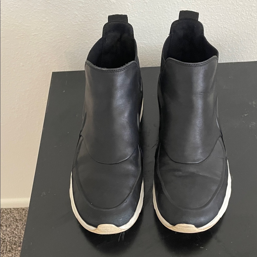 Men's Black Slip-On Leather Sneakers